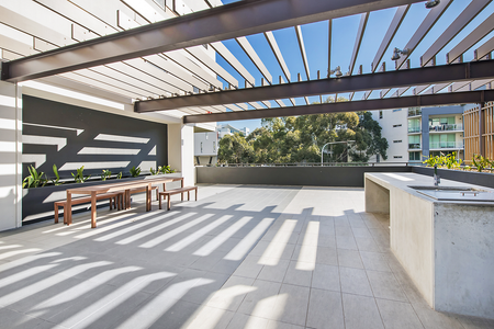 Luxury Corner Apartment in Platinum - Offered Unfurnished - Photo 4