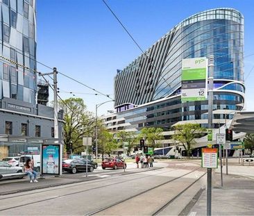 Fully Furnished Low Maintenance Apartment In Superb Position - Photo 5