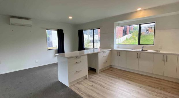 Stunning 3 Bedroom Home in Mount Wellington! N... - Photo 1