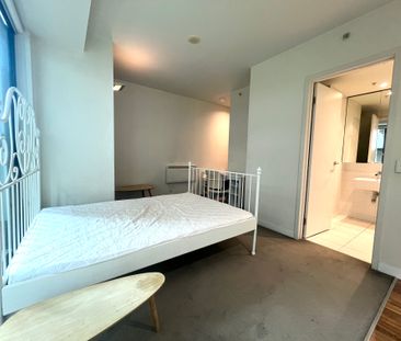 Furnished Studio for Rent – Steps from Southern Cross Station - Photo 5