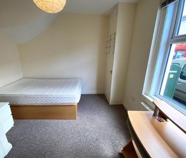 2 bedroom ground floor flat to rent - Photo 3