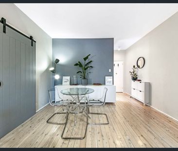 Stylish Two-Bedroom Apartment with Stunning Water Views - Photo 2