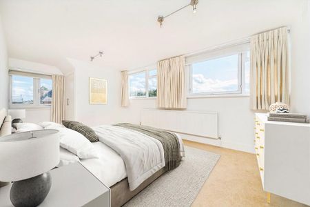 3 bedroom flat to rent - Photo 3