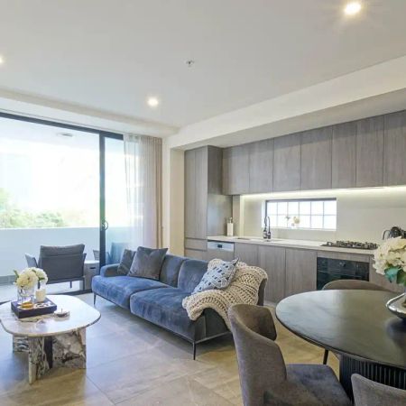 “Stunning, Luxuriuos & Spacious One bedroom Apartment” - Photo 3