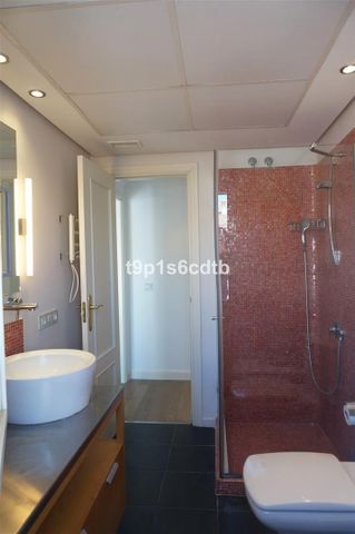 Penthouse in Nueva Andalucía - Photo 4