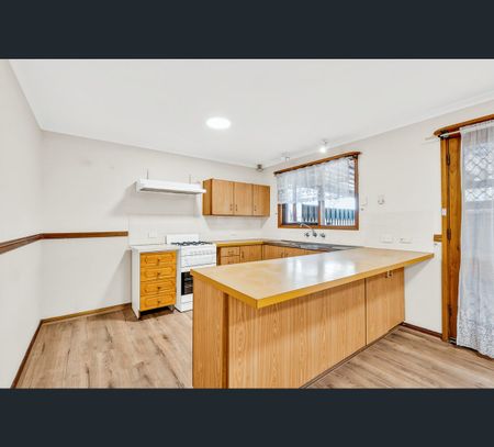 35 Eugene Crescent, Parafield Gardens, SA 5107 - Photo 4