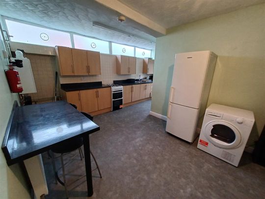 Queen Street, Pontypridd - Photo 1