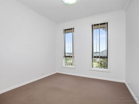 8 Lapwing Street, Aberglasslyn NSW 2320 - House For Rent | Domain - Photo 4