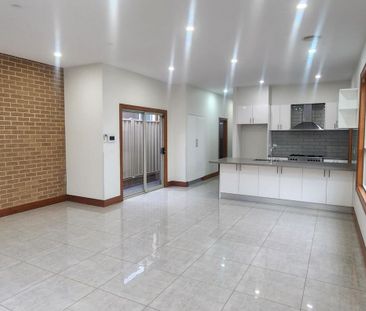 Location & Low Maintenance - Photo 3