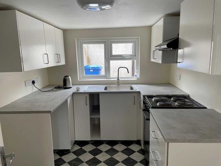 89 Circular Road, Larne, BT40 3AQ - Photo 5