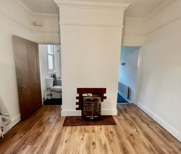 4 Bed Semi-Detached House, Beulah Hill, SE19 - Photo 1