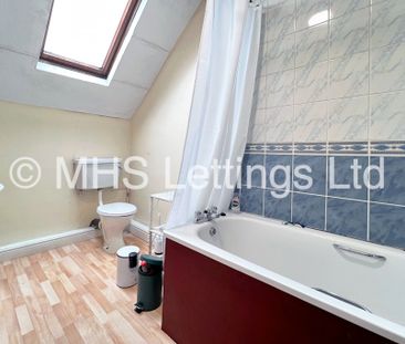 6 Bedroom Mid Terraced House for rent in Regent Park Avenue - Photo 4