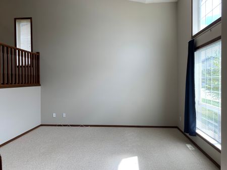 FULL HOUSE IN LANCASTER!!! 3 Bedrooms 2 Baths & Fenced Yard!! - Photo 4