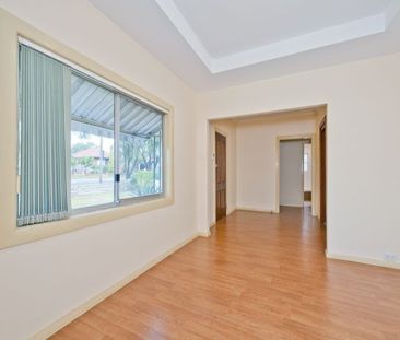 3 BEDROOM FAMILY HOME - Photo 2
