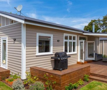 Stunning Renovated Three bedroom Villa - Photo 4