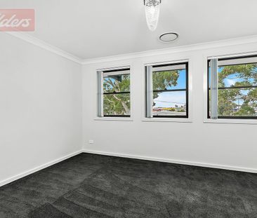 Quality Four Bedroom Duplex - Pet Friendly - Photo 5