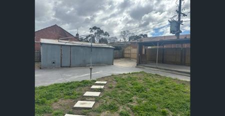 GREAT LOCATION! - Photo 2