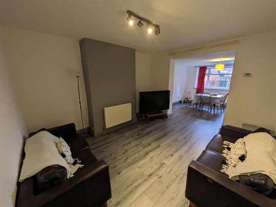 3 bedroom private hall to rent - Photo 1