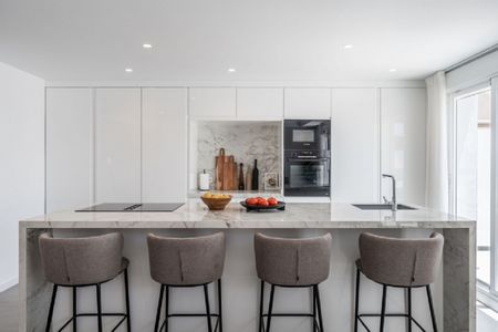 4 Bedroom Apartment For Rent in Nueva Andalucía, Málaga - Photo 3
