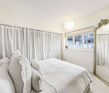 Utterly charming studio apartment set on the first floor of a much ... - Photo 6