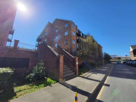 2 bedroom flat to rent - Photo 2