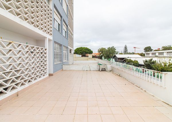 Para Arrendar | Apartamento T3 com terraço de 140m2 | Alvalade