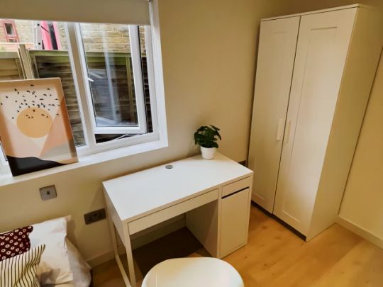 3 Bedroom 2 Bathroom Room 1 (shared bath) - Photo 1