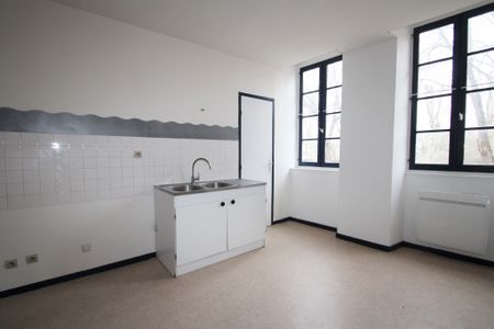 Location Appartement 4 pièces 70m² DECIZE 58300 - Photo 3