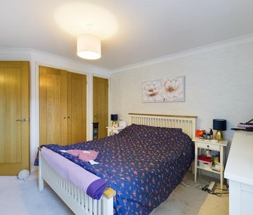 2 bedroom Flat To Let - Photo 6