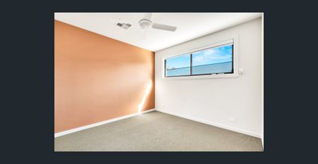 Room For The Whole Family! - Photo 4