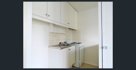 CAULFIELD PARK AT YOUR DOORSTEP!! - Photo 4