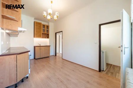 Jeden z největších 2+1 ve městě_pronájem 86 m - Photo 3
