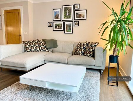 2 bedroom flat to rent - Photo 4