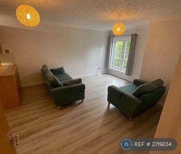 2 bedroom flat to rent - Photo 2