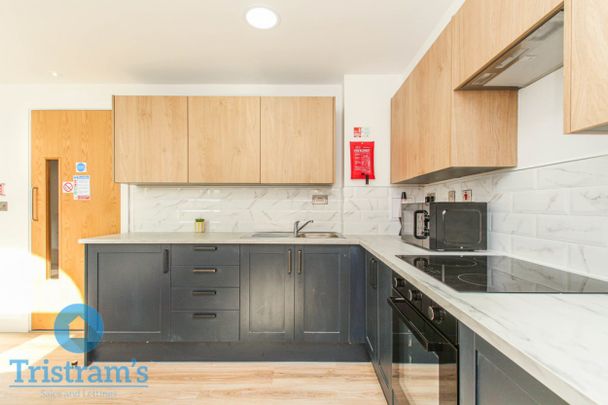 3 bed Apartment for Rent - Photo 1