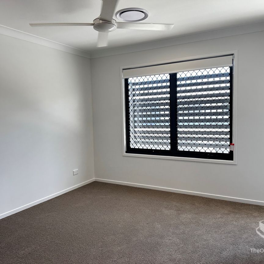 VERY NEW ULTA MODERNLUXURY 3 BEDROOM TOWNHOUSEWITH DUCTED AIR-CON (Break Lease) - Photo 1