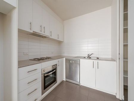 LIGHT AND BRIGHT TWO BEDROOM APARTMENT..... - Photo 2