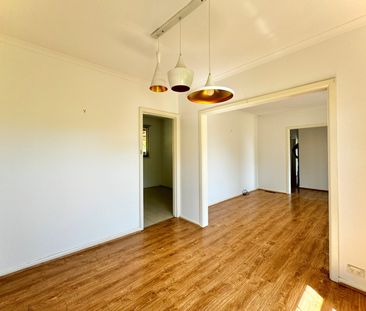 Lovely three bedroom home in Mount Waverley Secondary College school zone - 6 month lease with view to extend - Photo 5