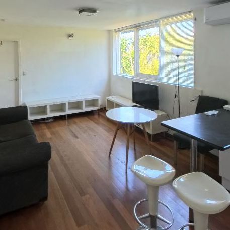 SPACIOUS FURNISHED APARTMENT IN CONVENIENT LOCATION! - Photo 1