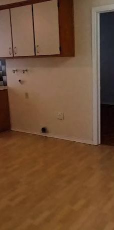 GRAND 3 1/2 AVEC PORTE PATIO DEMI SOUS-SOL LIBRE - Photo 1