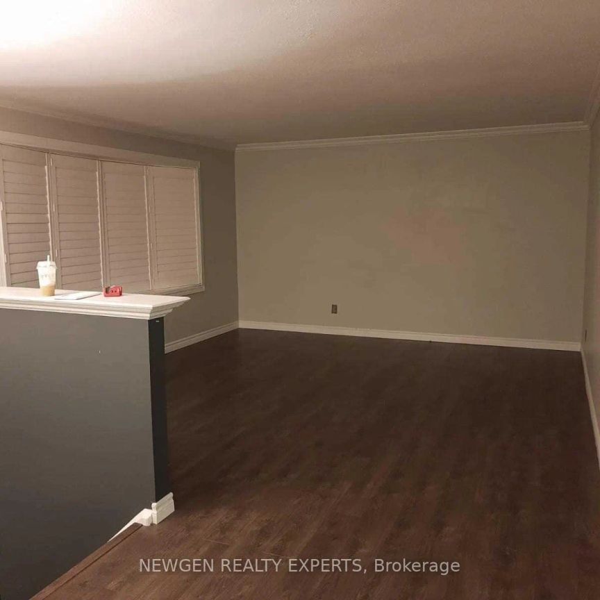 264 LAURENTIAN DRIVE - Photo 1