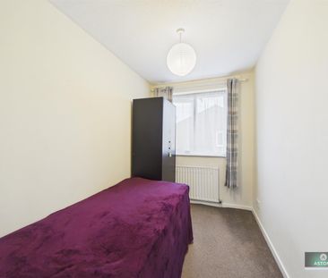 Holmcroft, Southgate - Photo 5