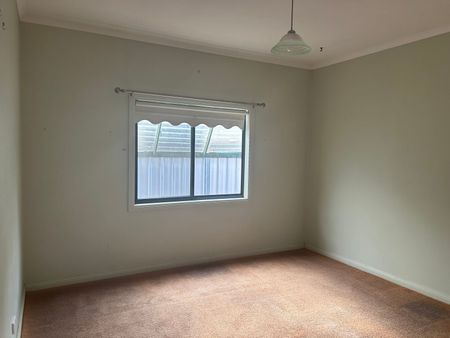 Neat Three Bedroom Home In Mildura South - Photo 4
