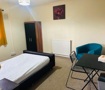 Room in a Shared House, Bristol, BS16 - Photo 2