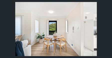 Spacious Two - Bedroom Apartment - Photo 2