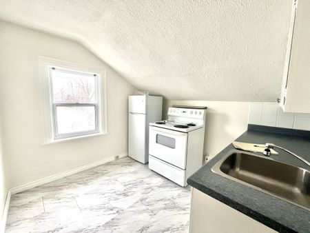 For Lease - 164 Centre Street, Oshawa, Ontario - Photo 4