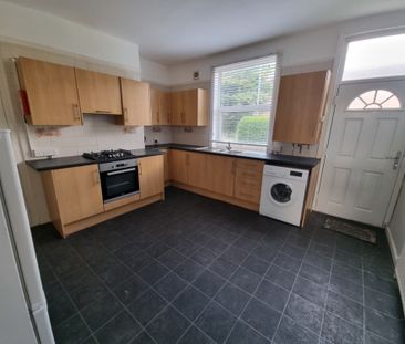 5 Bed - 139 Ash Road, Headingley, Leeds - LS6 3HD - Student - Photo 5