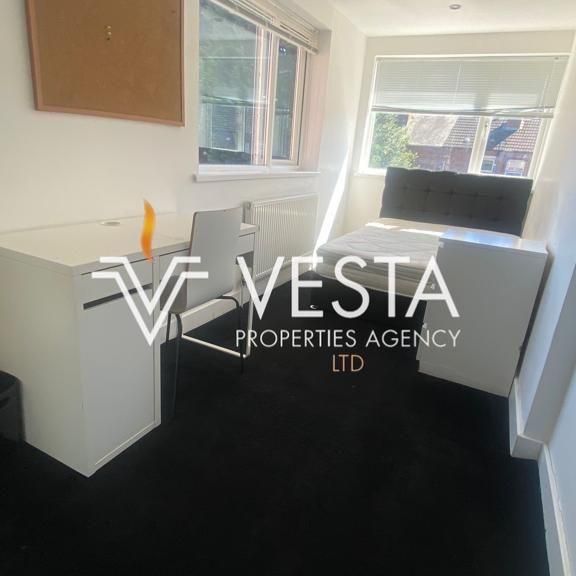 1 bedroom in a house share to rent - Photo 1