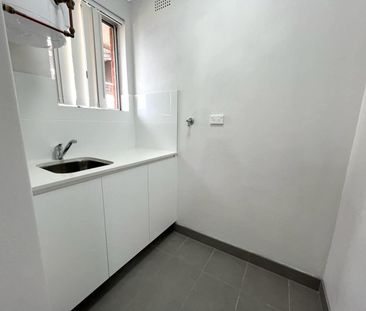 NEAT 2 BED 1 BATHROOM UNIT - Photo 3