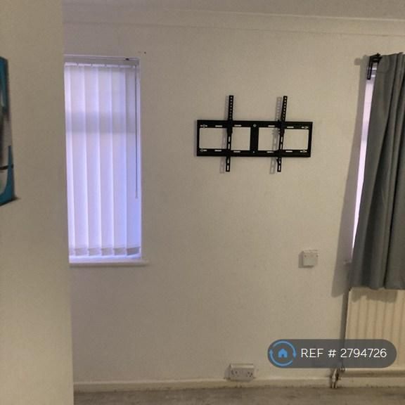 2 bedroom semi-detached house to rent - Photo 1